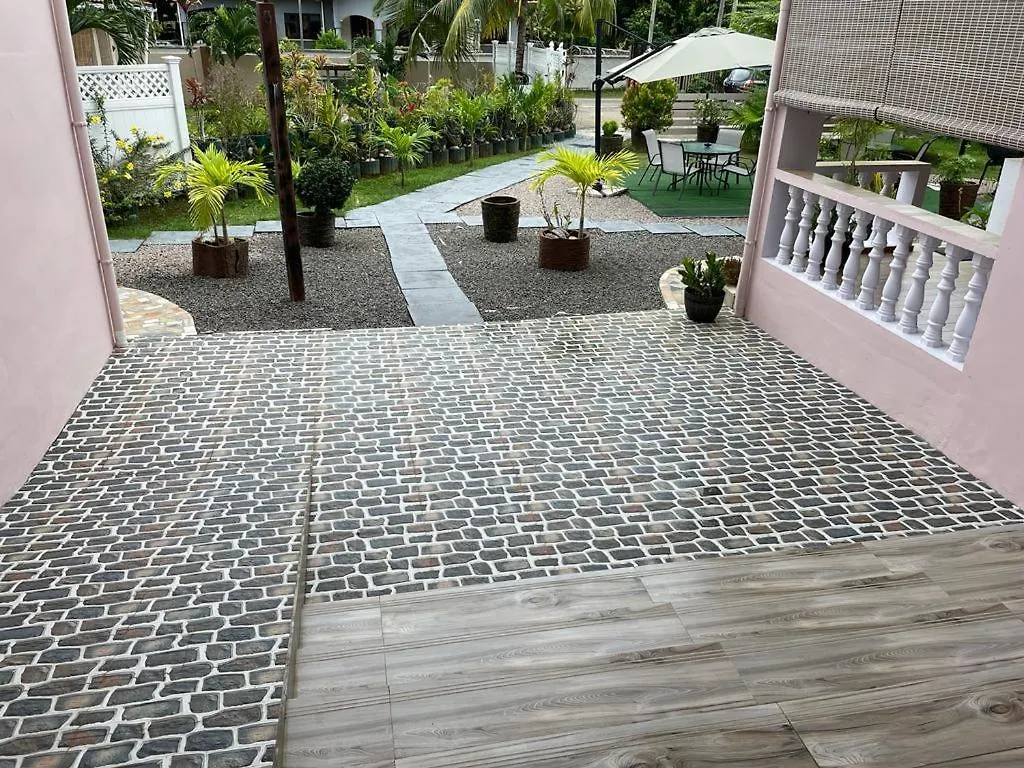 Mokara Holiday Apartment Anse Royale